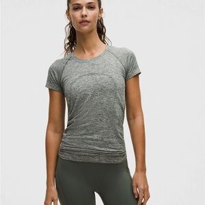 lululemon athletica Heathered Gray Short Sleeve Top